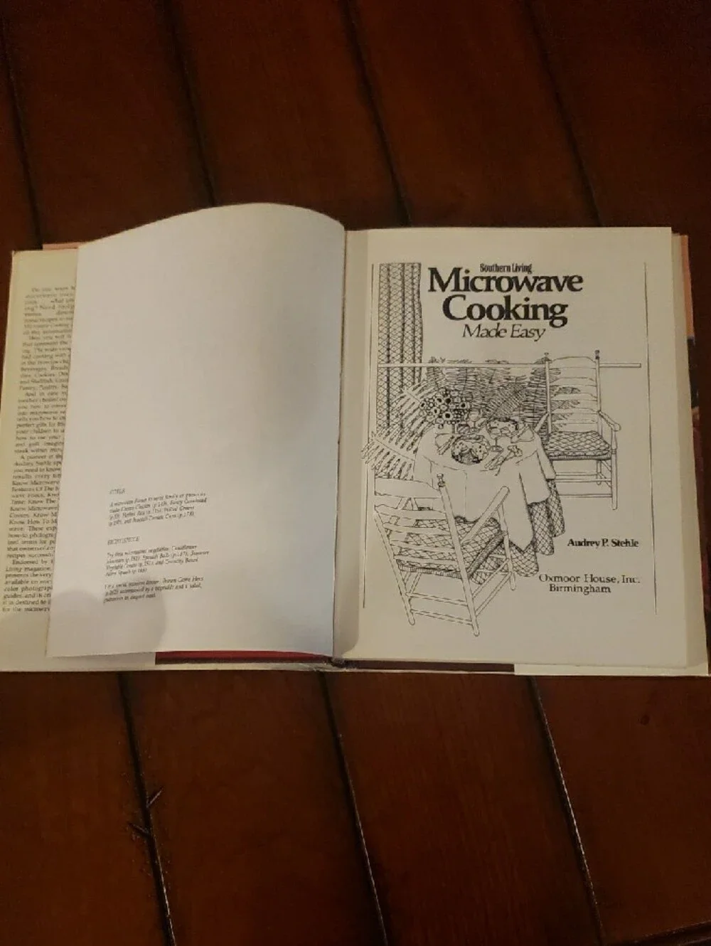 Vtg Southern Living Microwave Cooking Made Easy Cookbook - By Audrey P. Stehle